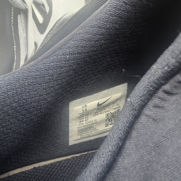 Nike Gray and Black Athletic Shoes - Picture 4 of 7